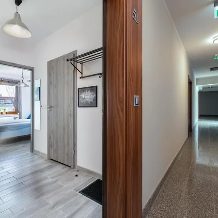 Daire ꙭ Nowy Apartament Zebra Centrum Stare Miasto Bema